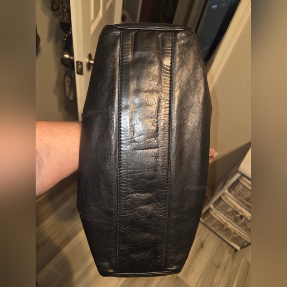 Gucci Sukey Black Leather Hobo Shoulder Bag with Gold Hardware - Picture 10 of 13